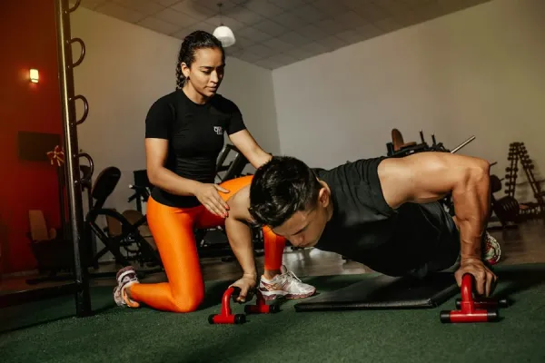 Medicina deportiva y traumatología del deporte en San Pedro Sula con el Dr. Erick Ponce